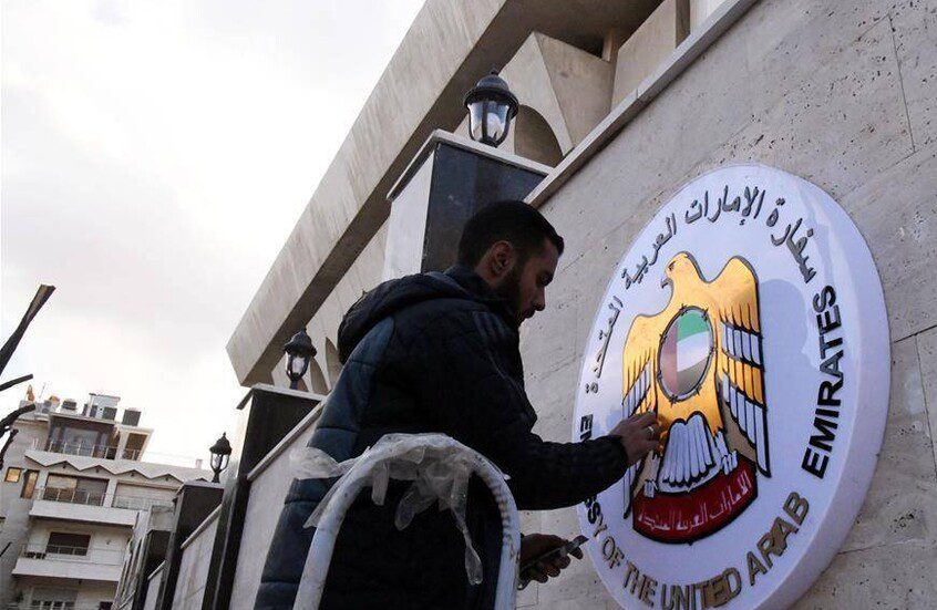 بيان عربي غاضب بعد الاعتداء على بعثة الإمارات بدمشق
