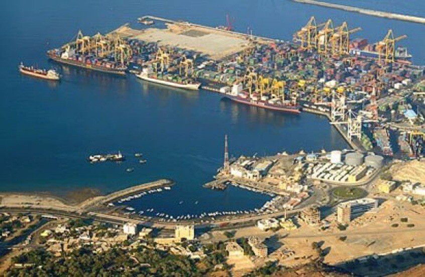 الإمارات.. حكومة الشارقة تعلن التعامل مع حادث استهدف ميناء خورفكان