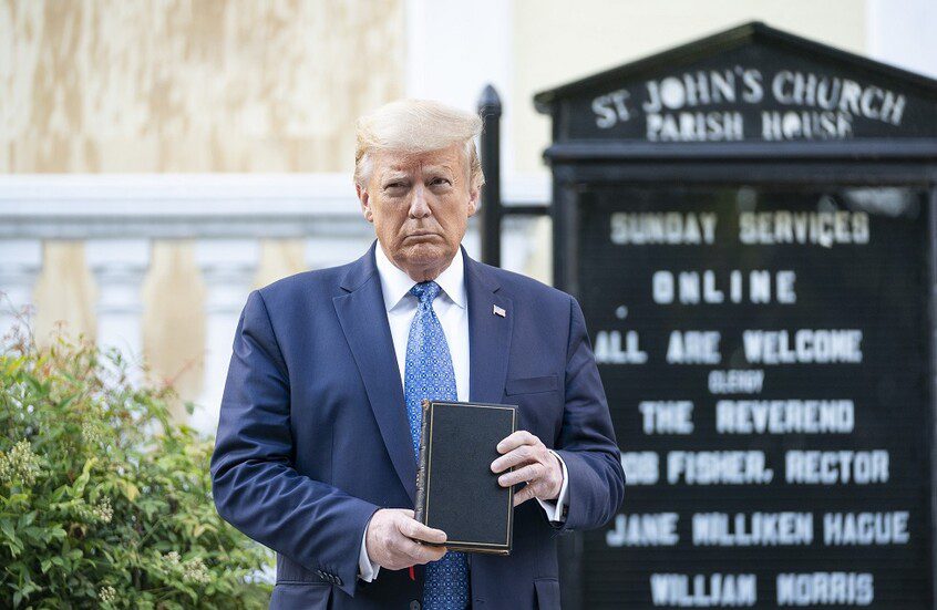 تايلور غرين تهاجم ترامب: تهديداته لإيران 