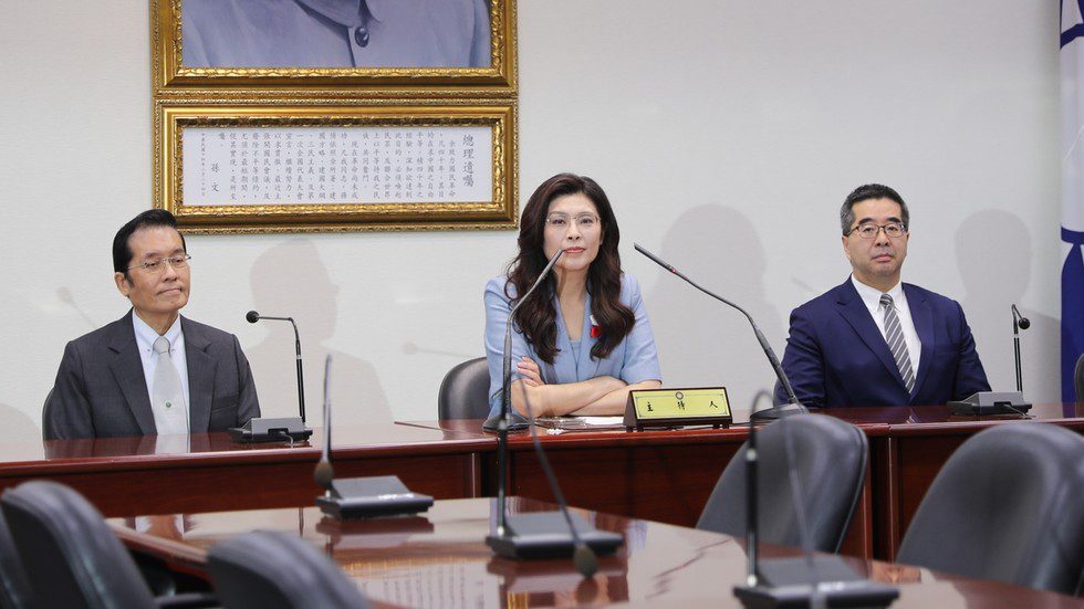 69d3f30b20302748aa184dcf jpg