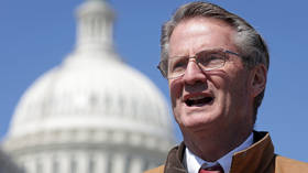 البشر على اتصال بالفعل مع الأجانب – المشرع الأمريكي