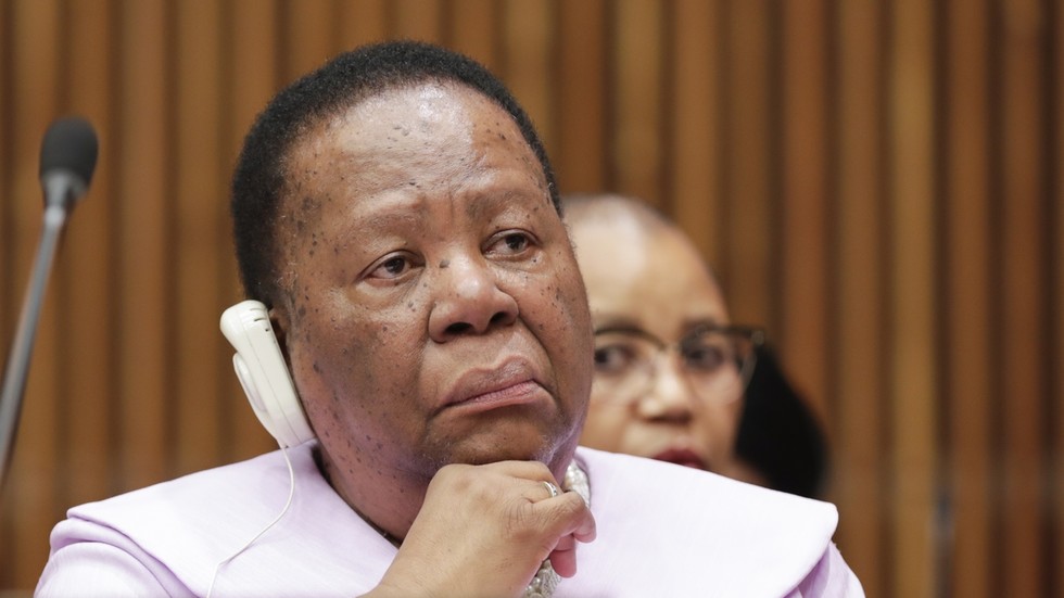 69e0e7b3203027230a44cd23 jpg