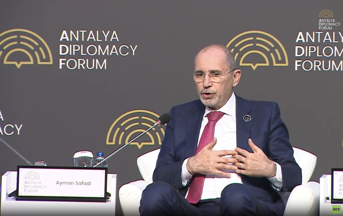 69e3ae0642360423a8037565 jpg