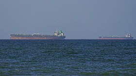 إيران تهدد بضرب السفن التي تقترب من هرمز (صور وفيديو)