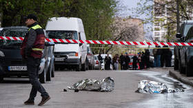 رجل محتجز فوق نسخة طبق الأصل من بوابة أوشفيتز في بلدة ألمانية – وسائل الإعلام – Rt World News