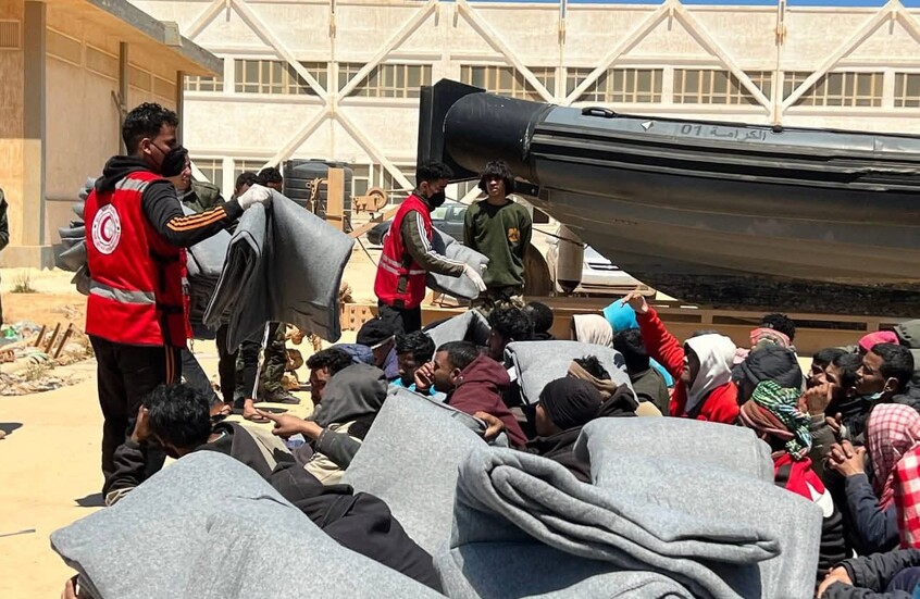 ليبيا.. إنقاذ 404 مهاجرين قبالة طبرق (صور)