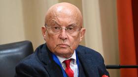 يقول سيرجي كاراجانوف: 