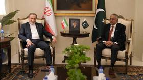 وزير الخارجية الإيراني ينفي أن ترامب يملك كل الأوراق