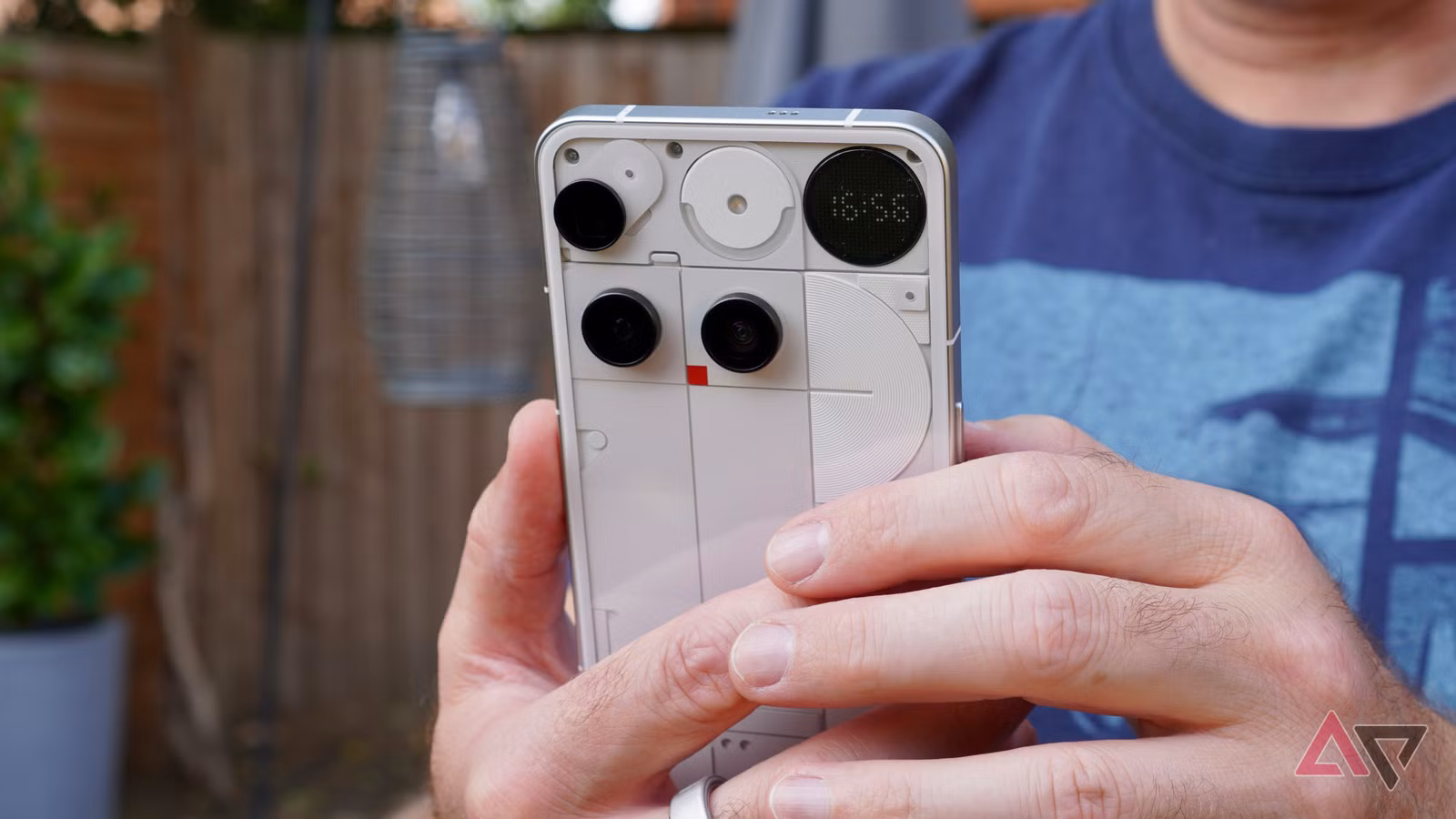 nothing phone 3 top back hand JPG