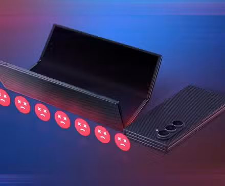 Samsung Galaxy Z Trifold مع صف من أيقونات الوجه 