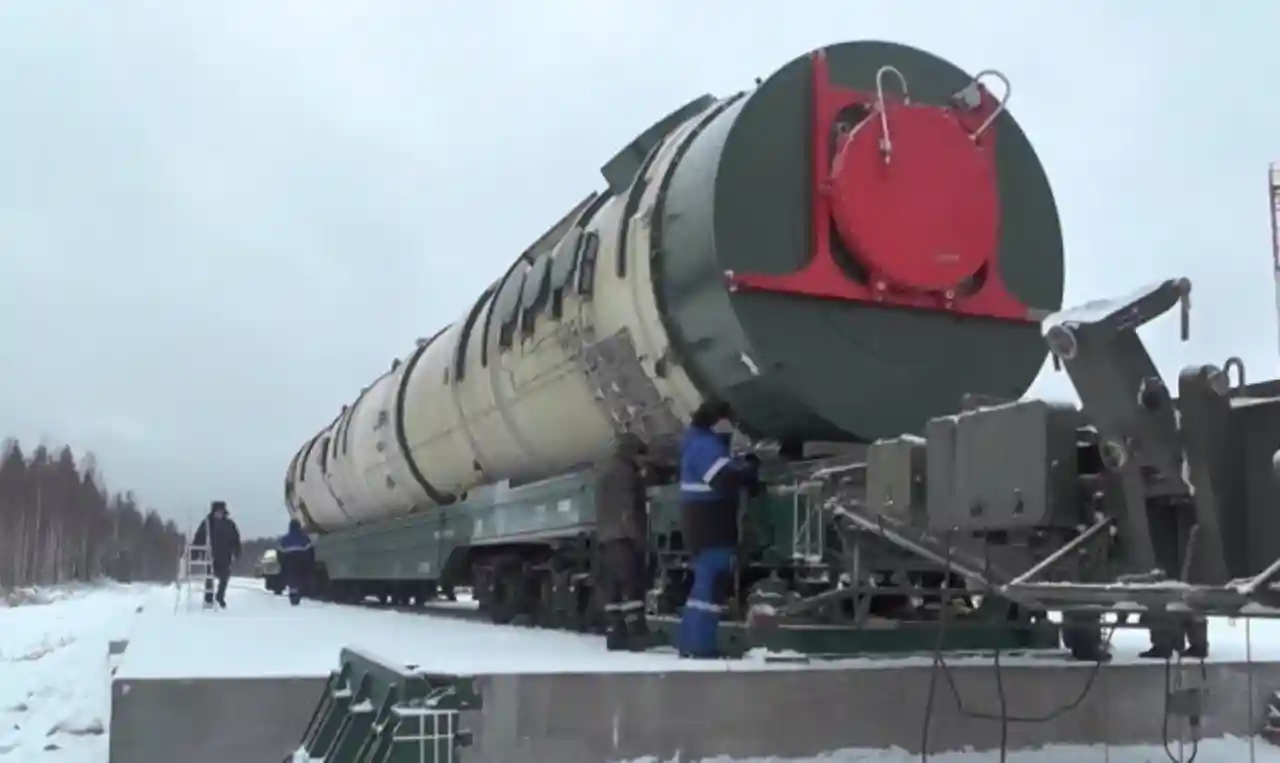 روسيا ستنتج قريبًا كميات كبيرة من صواريخ RS 28 Sarmat ICBM الذي يمكنه الوصول إلى جميع مناطق العالم w webp