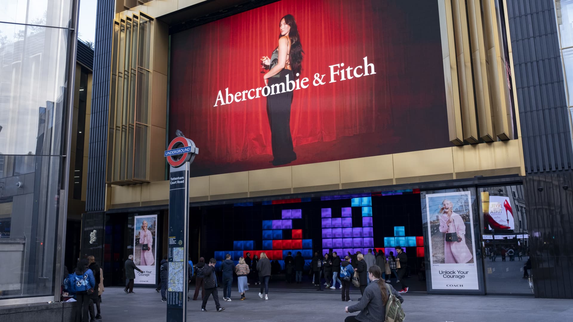 108151210 1748434887862 gettyimages 2182365152 20241104 abercrombie and fitch outernet 006 jpeg