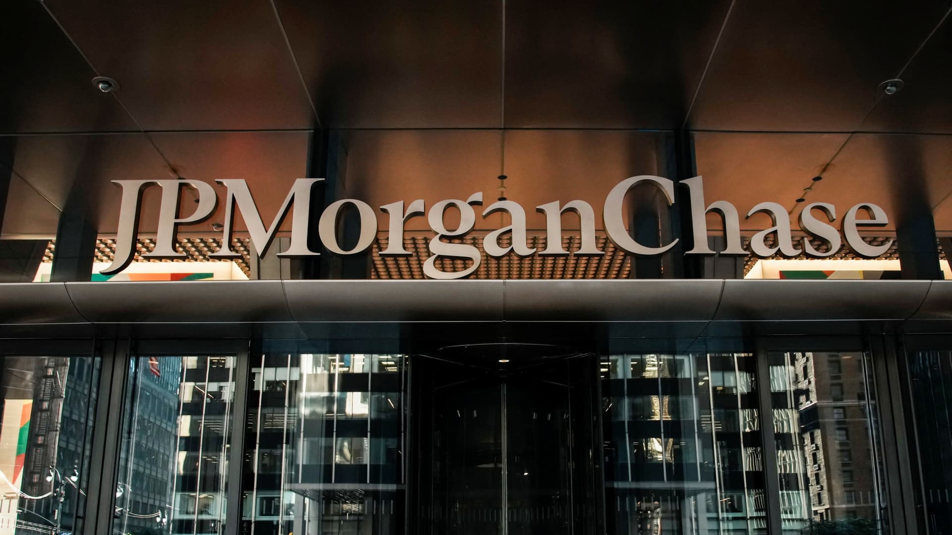 108214888 17610696602025 10 21t171855z 1126286995 rc2dghapsvej rtrmadp 0 jpmorgan new york jpeg