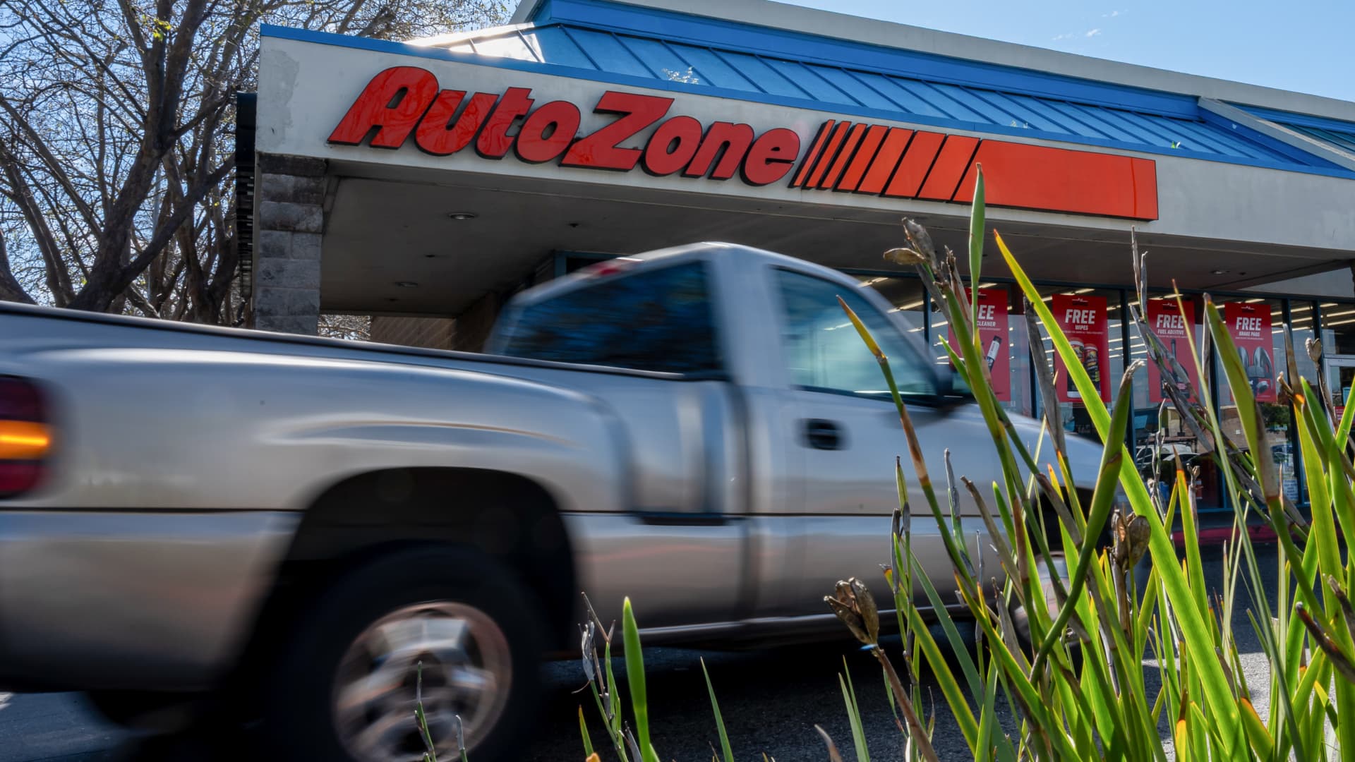 108270973 1772203740512 gettyimages 2263304960 AUTOZONE EARNS jpeg