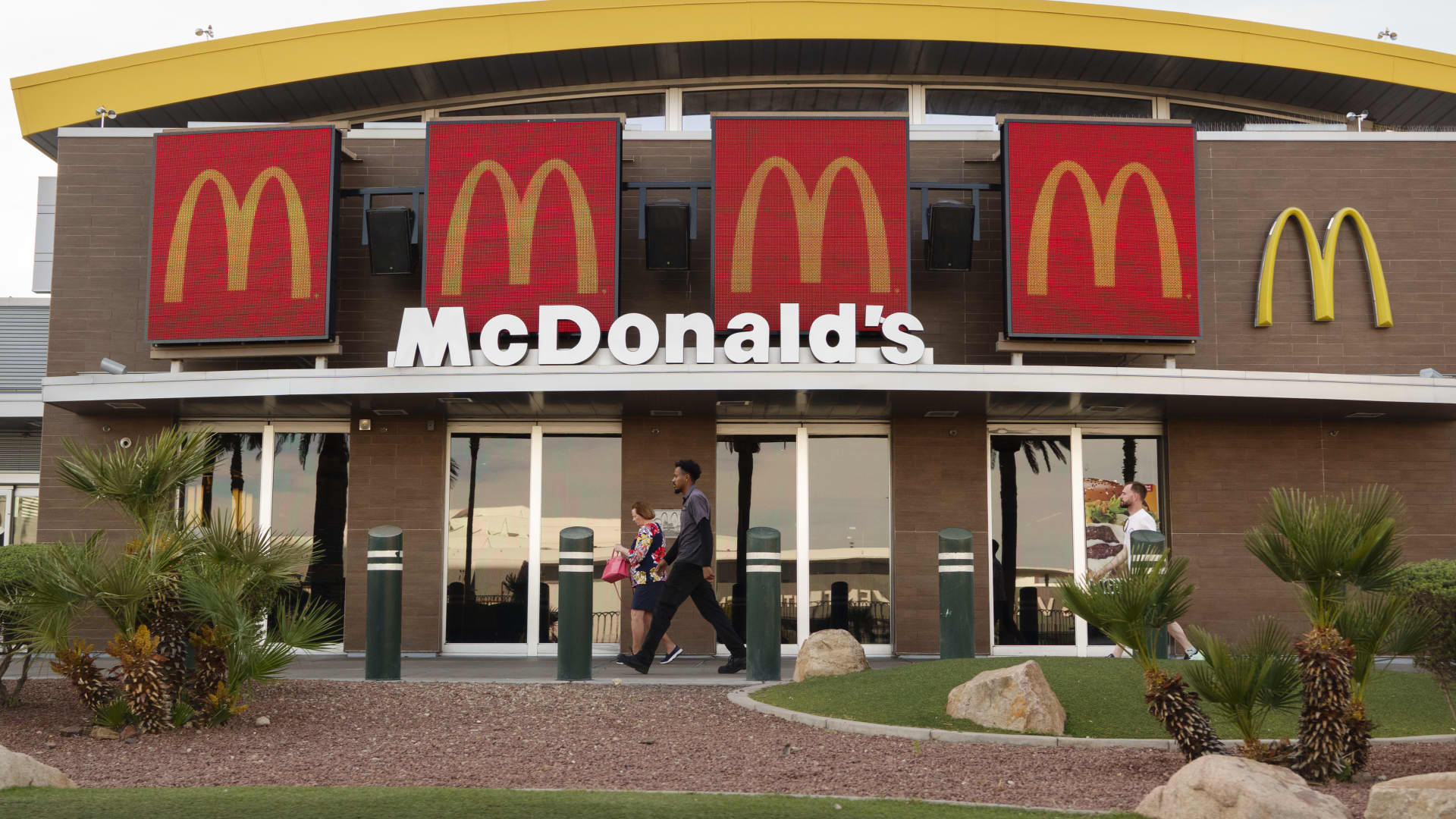 108302927 1778073843949 gettyimages 2266969664 260311 lv hotels 130 jpeg