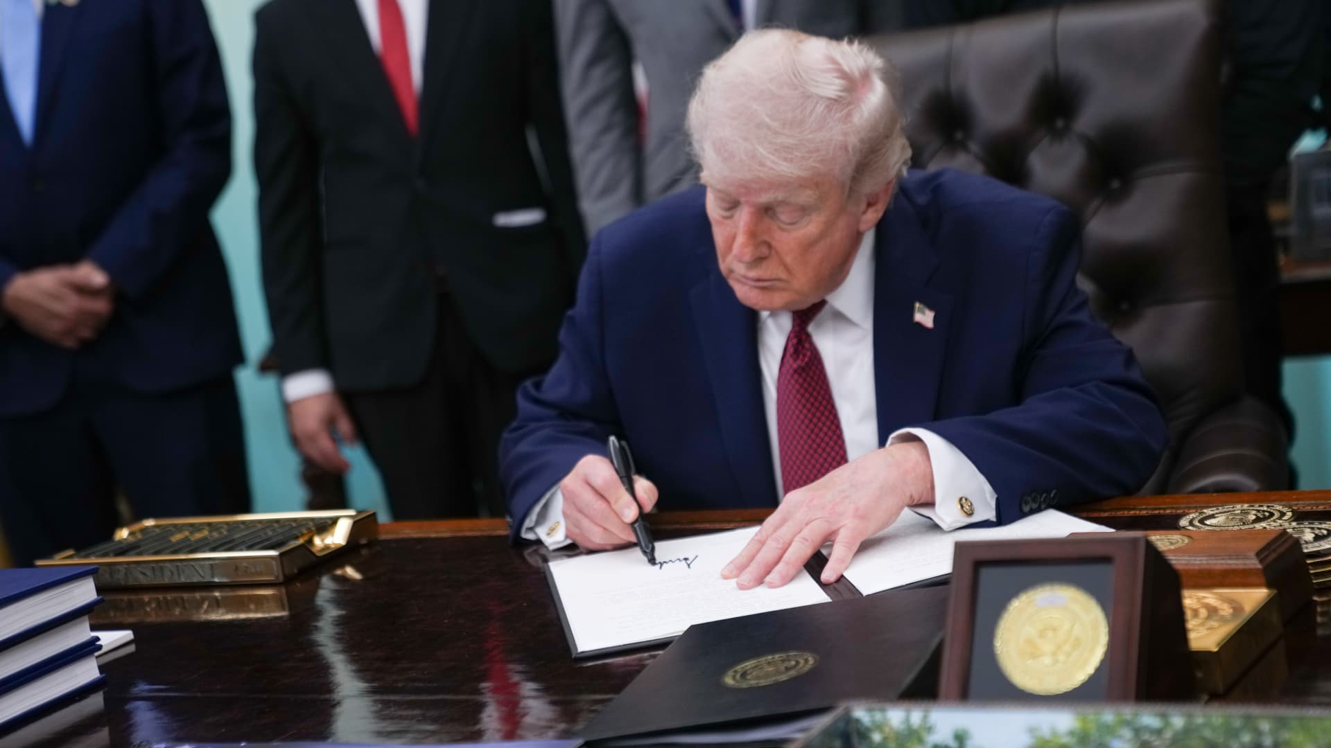 108314007 1780078045902 gettyimages 2271507247 TRUMP WHITE HOUSE jpeg