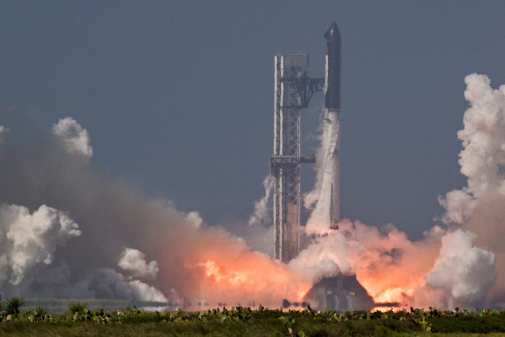 2026 05 22T223939Z 1101313481 RC2MELA6VXYN RTRMADP 3 SPACEX STARSHIP 1024  215 683 jpg