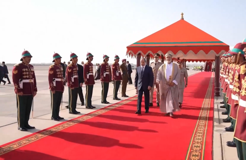 مشاهد استقبال سلطان عمان للرئيس المصري في مسقط