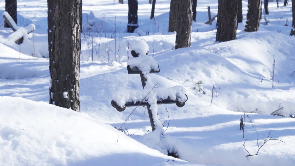 FS ukraine izium crosses snow 1024  215 576 jpg