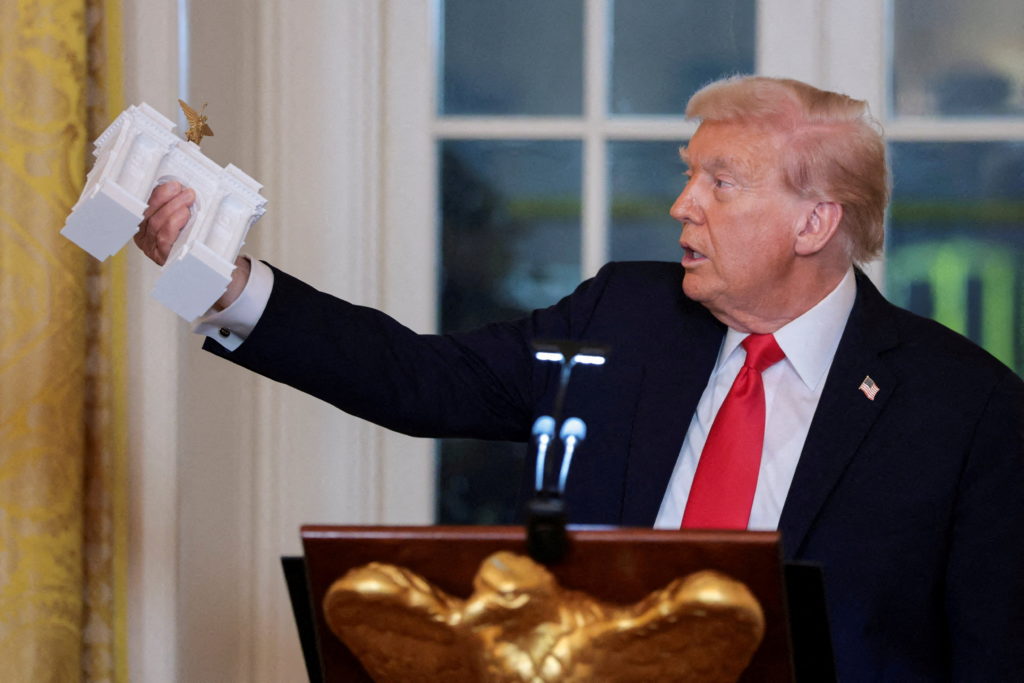 Trumparch 1024  215 683 jpg