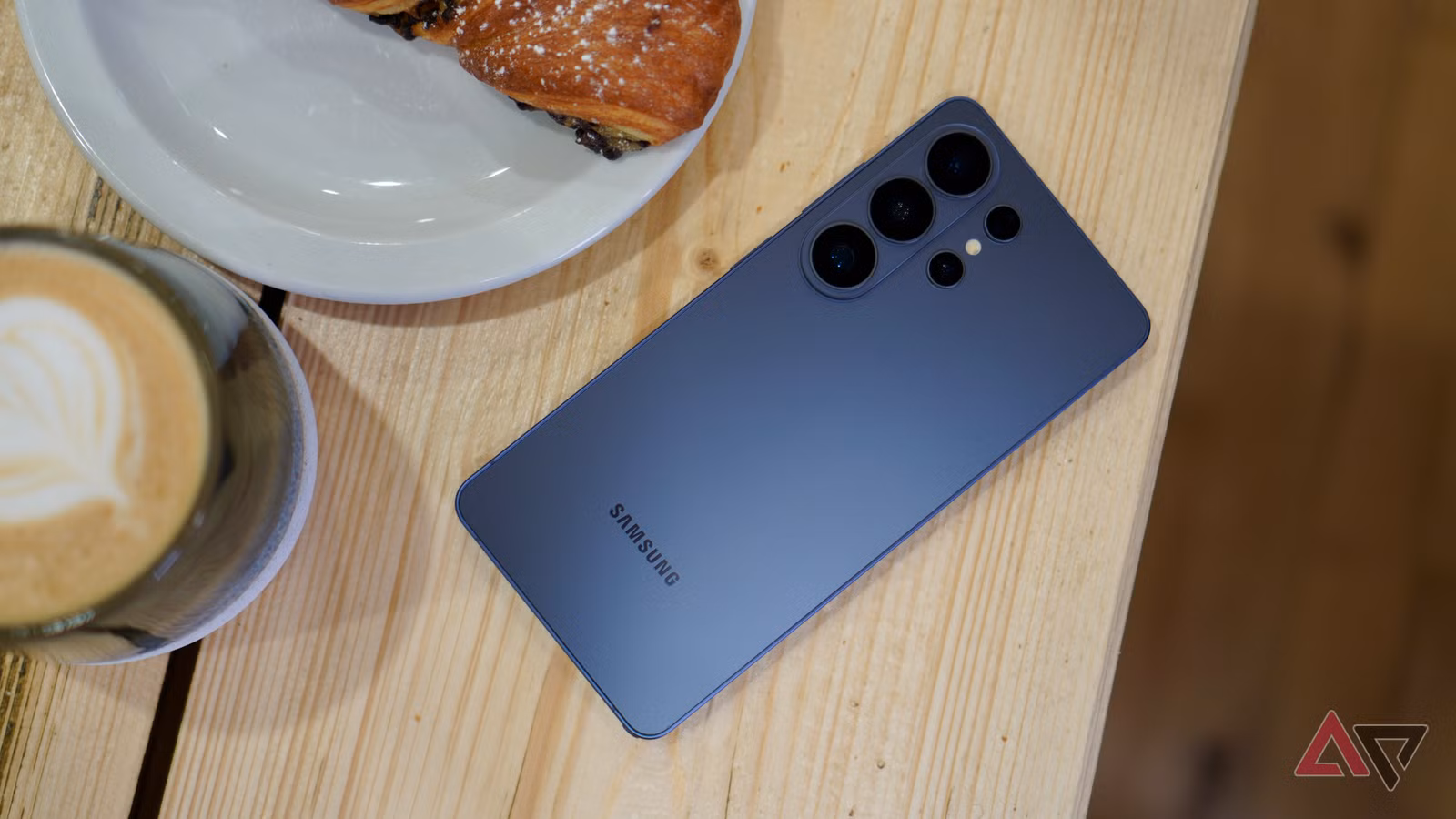 galaxy s26 ultra back table JPG