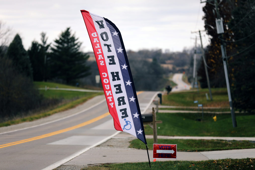 2018 11 06T000000Z 1069073375 RC15137C1900 RTRMADP 3 USA ELECTION IOWA 1024 215 683 jpg