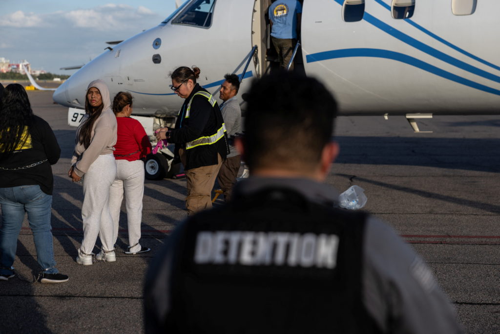 2025 11 20T144101Z 1163127382 RC2XRHA288WV RTRMADP 3 USA TRUMP MIGRATION ICE 1024  215 683 jpg