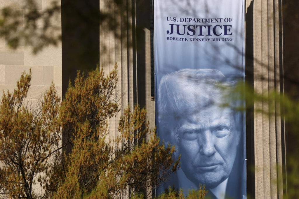 2026 04 06T143226Z 1645061668 RC2PJKAQ14CM RTRMADP 3 USA TRUMP JUSTICE 1024 215 683 jpg