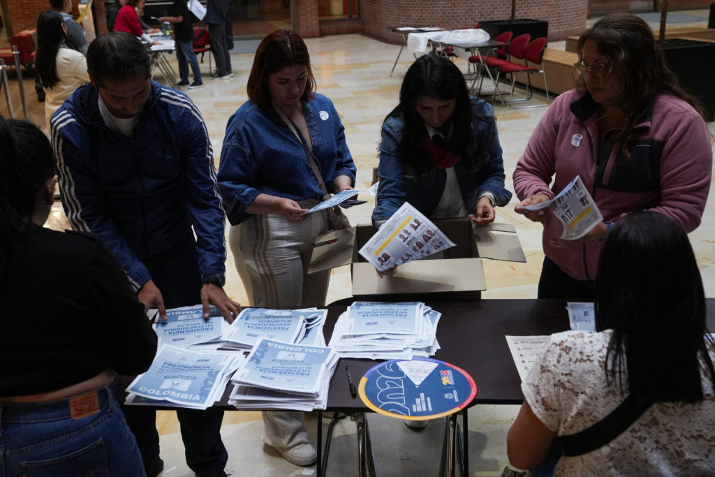2026 05 31T215424Z 1925864097 RC2LKLA2KZSO RTRMADP 3 COLOMBIA ELECTION 1024  215 683 jpg