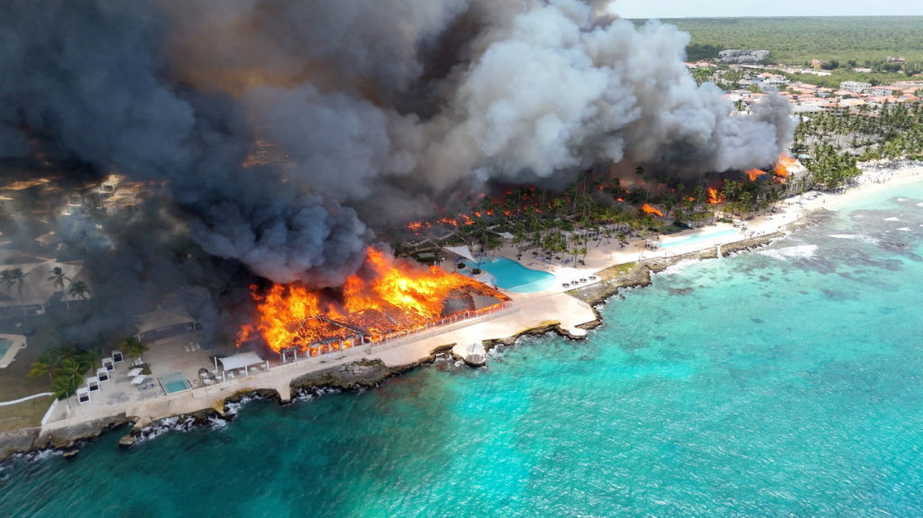 2026 06 20T014945Z 1551628525 RC2DXLA3MEUX RTRMADP 3 DOMINICAN REPUBLIC FIRE 1024  215 575 jpg