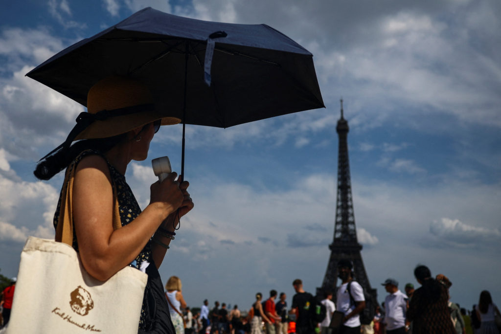 2026 06 20T165428Z 1165399130 RC2RXLAWR4XH RTRMADP 3 EUROPE WEATHER FRANCE HEAT 1024 215 683 jpg