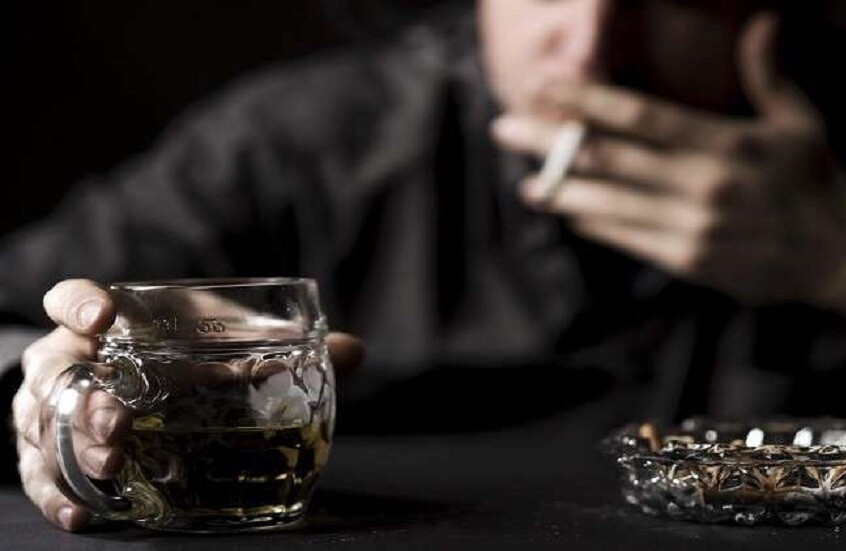 عواقب خطيرة للجمع بين الكحول والتدخين