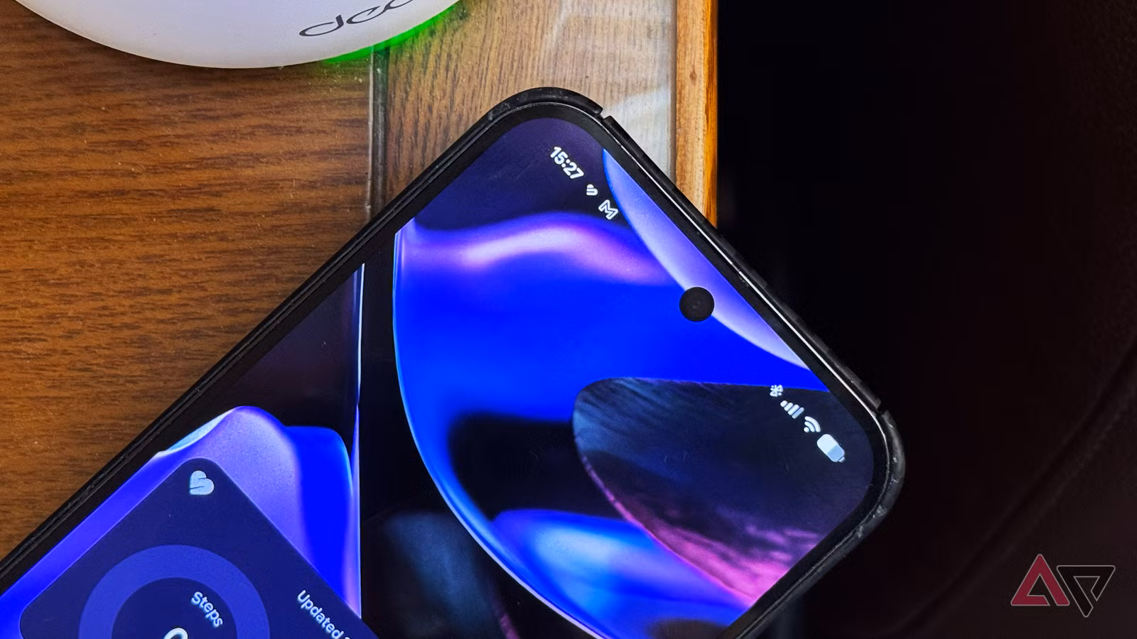 google pixel 9 pro xl smartphone with status bar showing wi fi cellular signal and apps jpg