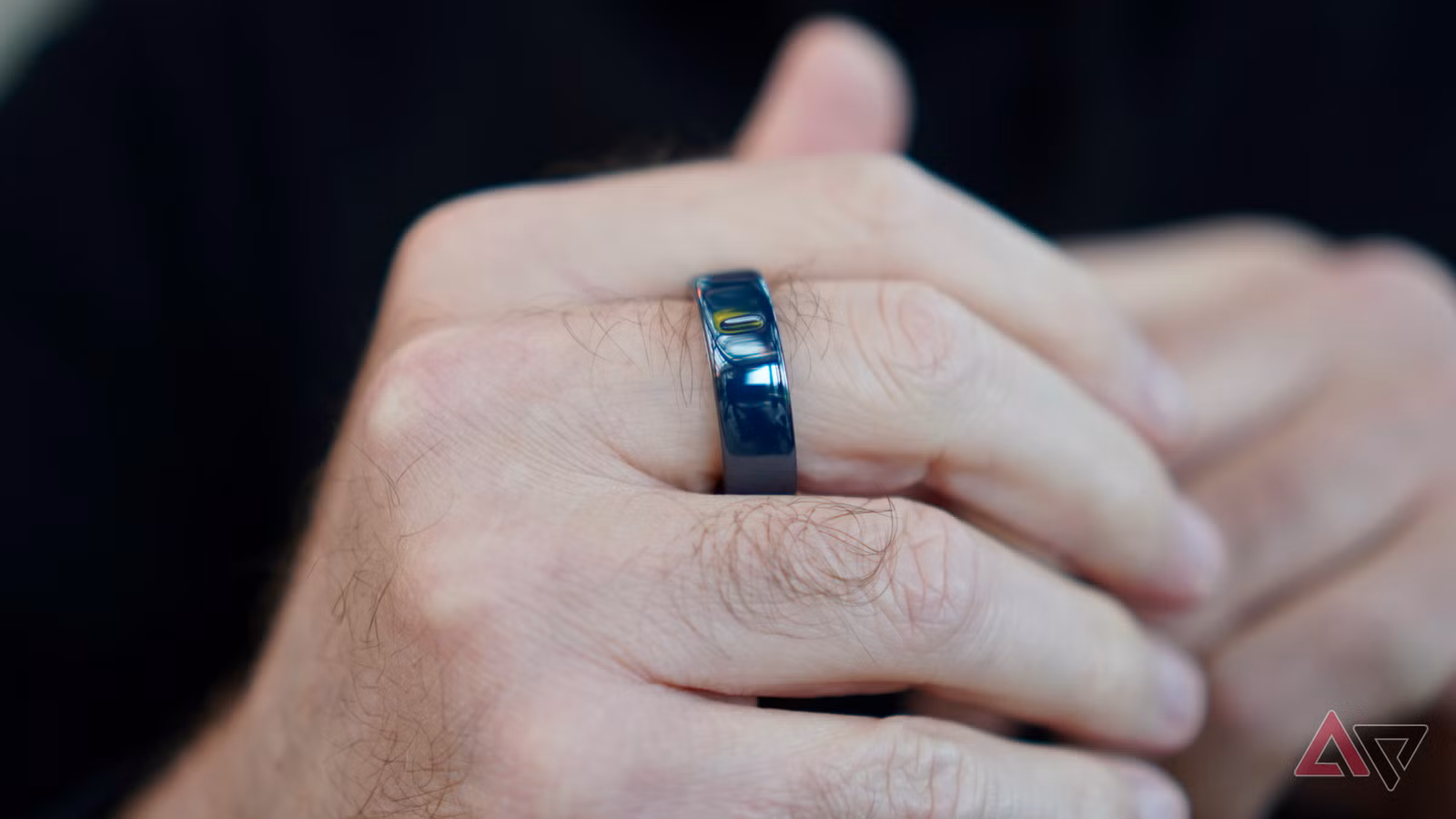 oura ring 4 ceramic finger JPG