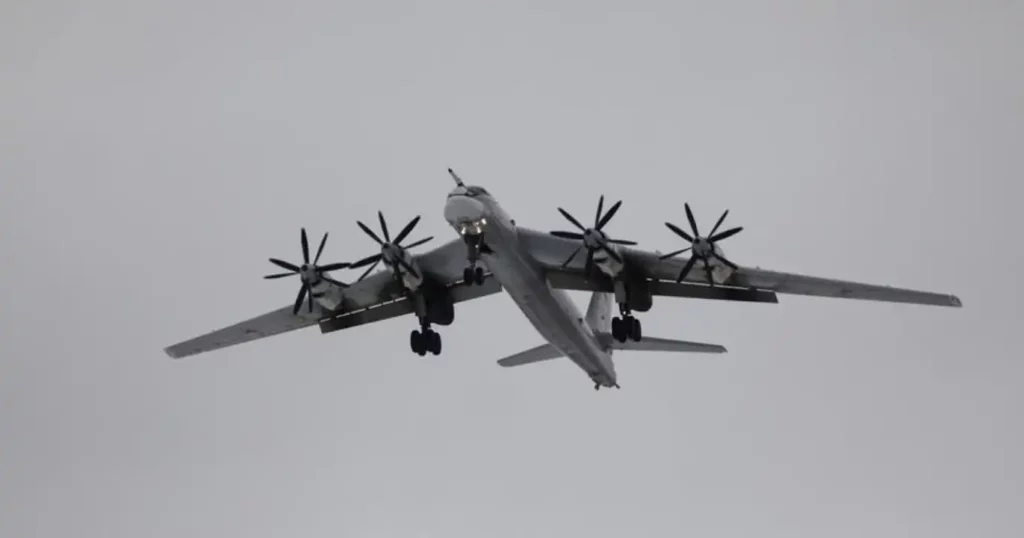 الضربات الضخمة على المطارات والقواعد العسكرية تجبر روسيا على تمويه القاذفات النووية Tu-95MS