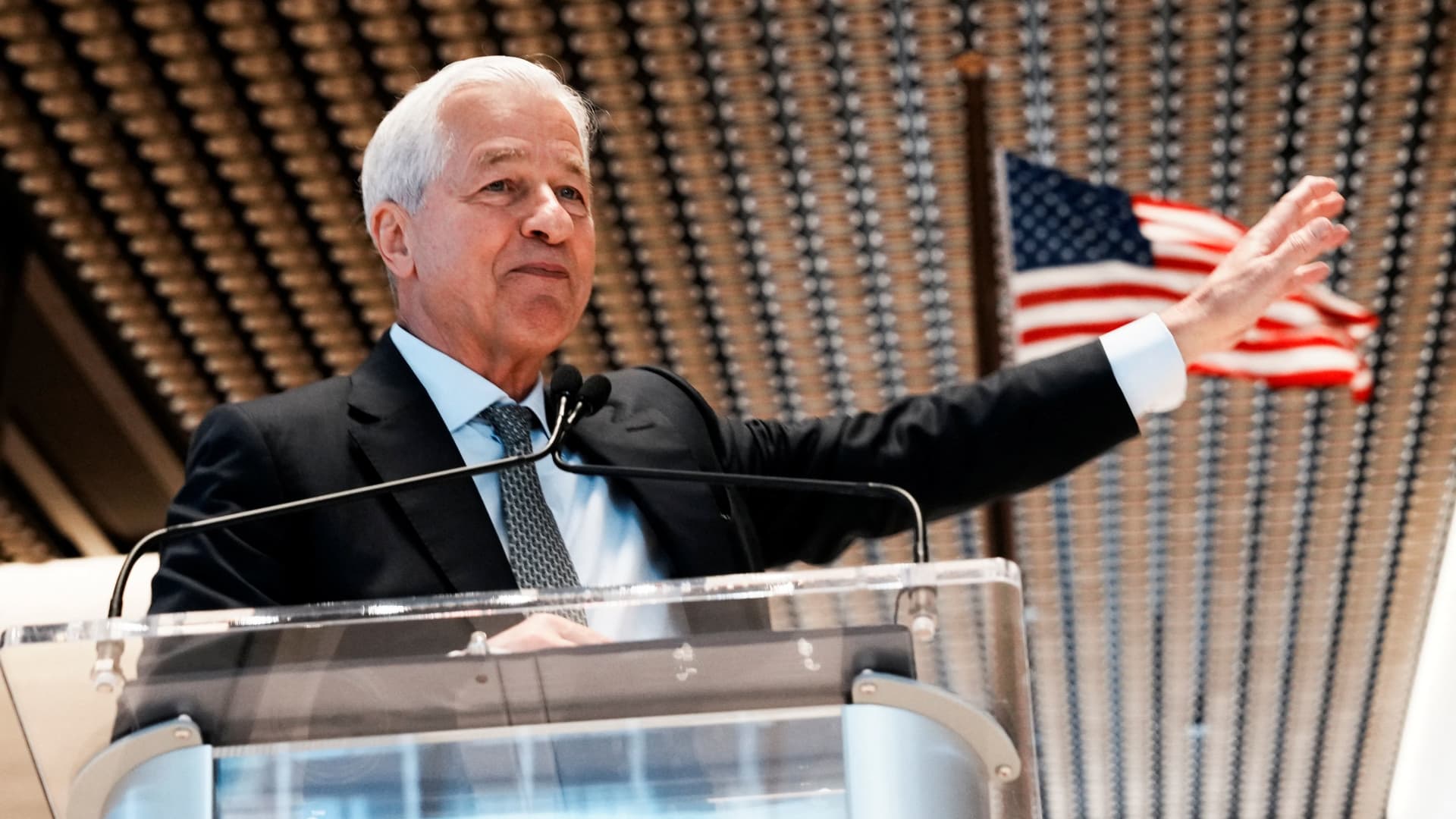 108214915 17610711142025 10 21t151421z 358950546 rc2fghavfya6 rtrmadp 0 jpmorgan new york jpeg