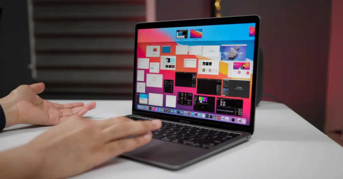 Apple @ Work: يتمتع جهاز M1 MacBook Air بأطول عمر استخدام لأي كمبيوتر محمول من Apple في التاريخ - صورة مميزة صورة مميزة: Apple @ Work: يتمتع جهاز M1 MacBook Air بأطول عمر استخدام لأي كمبيوتر محمول من Apple في التاريخ