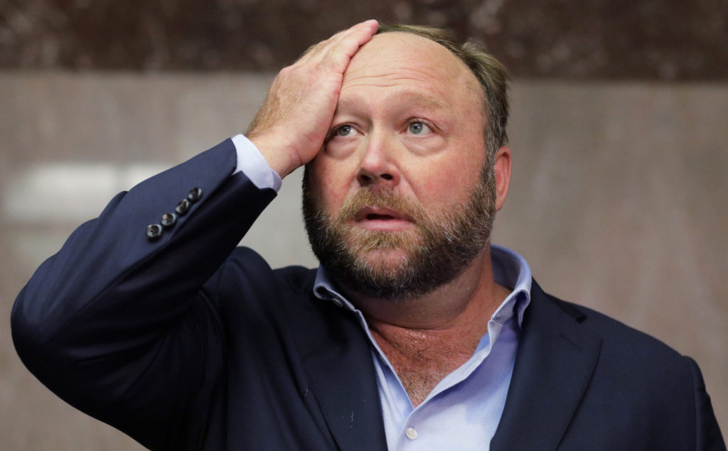 2018 09 06T215327Z 1792147294 RC17F3B2C880 RTRMADP 3 TWITTER INFOWARS 1024  215 635 jpg