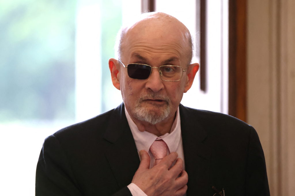 2024 05 16T124437Z 522150511 RC2OR7AHFB07 RTRMADP 3 PEOPLE SALMAN RUSHDIE 1024  215 683 jpg