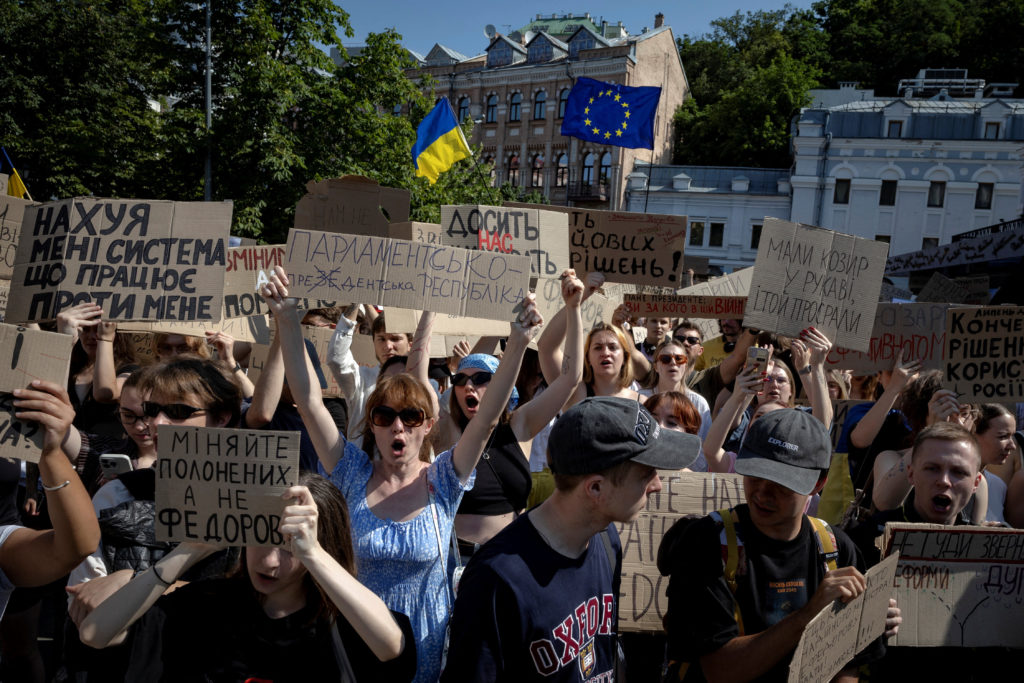 2026 07 16T084441Z 429970840 RC2WEMA8XX8F RTRMADP 3 UKRAINE CRISIS GOVERNMENT PROTEST 1024  215 683 jpg