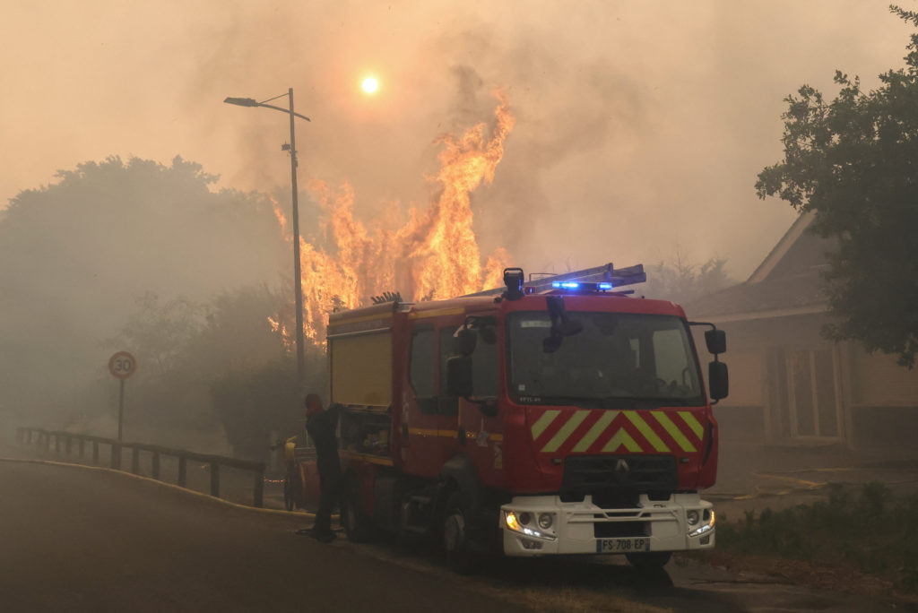 2026 07 23T191549Z 1950223300 RC2UJMAO8795 RTRMADP 3 EUROPE WEATHER FRANCE WILDFIRE 1024  215 684 jpg