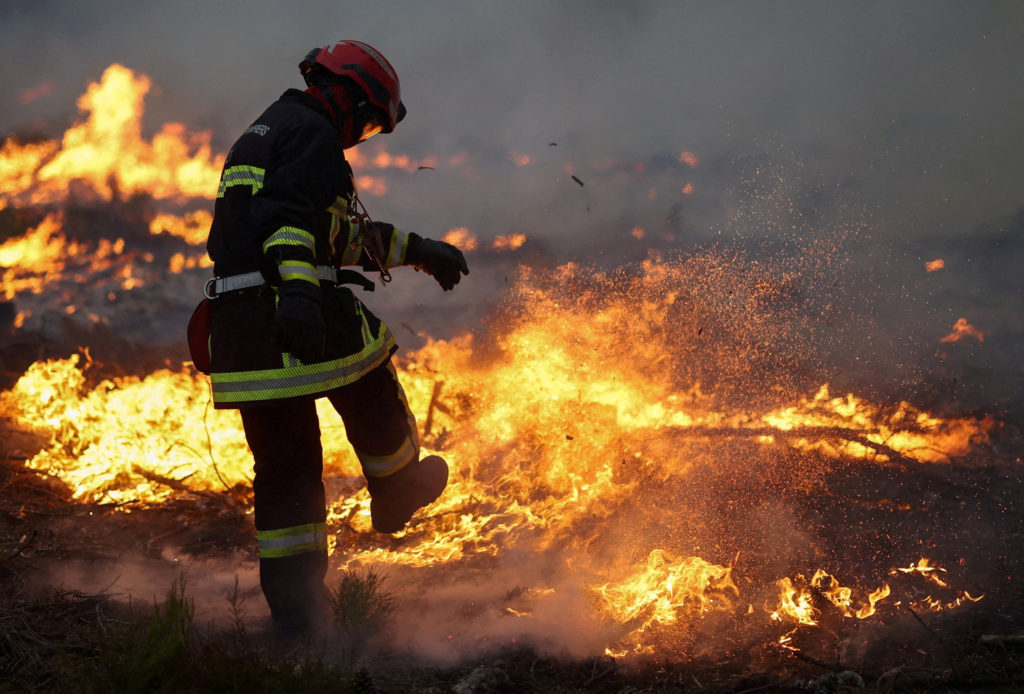 2026 07 25T204746Z 1673676452 RC27LMA22HGT RTRMADP 3 EUROPE WEATHER FRANCE WILDFIRE 1024  215 694 jpg