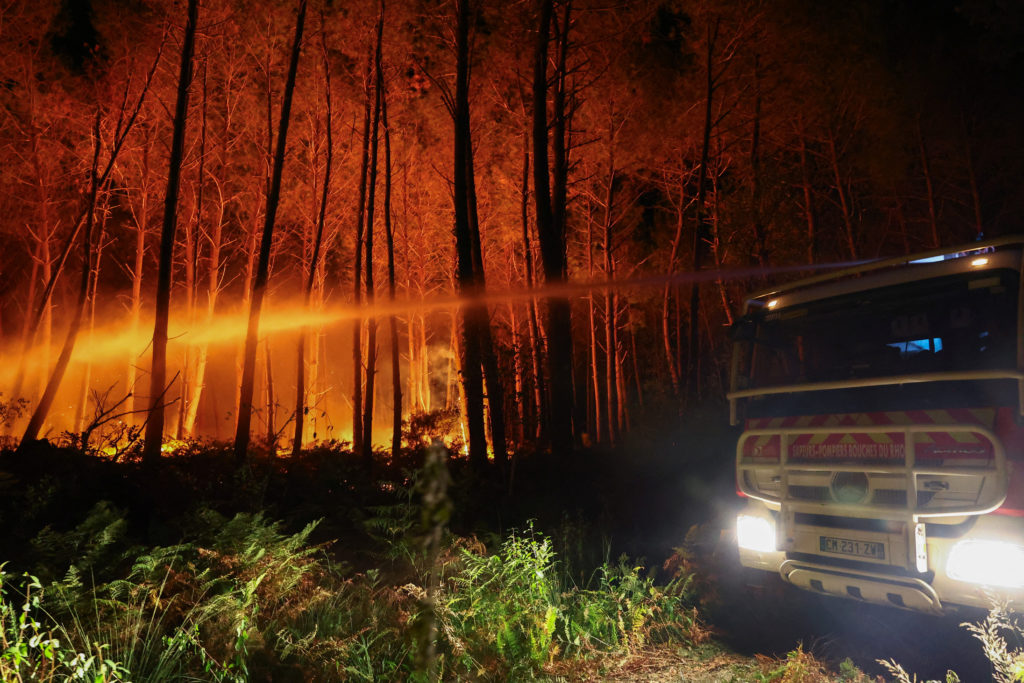 2026 07 25T220803Z 1688476002 RC2ALMAVILB5 RTRMADP 3 EUROPE WEATHER FRANCE WILDFIRE 1024  215 683 jpg