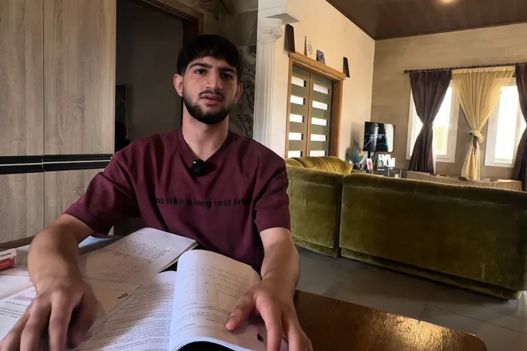 آدم – طالب ثانوية عامة قررت الحكومة اللبنانية إلغاء الامتحانات الرسمية لشهادتي الثانوية العامة والبكالوريا الفنية بسبب الأوضاع الأمنية الاستثنائية