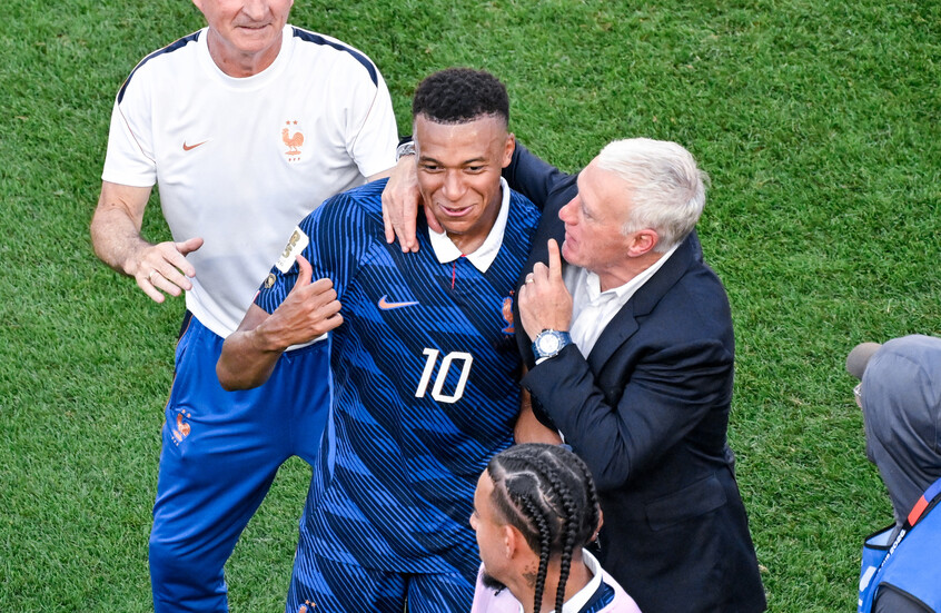 بعد مواجهة باراغواي العنيفة.. ديشامب يطلب حماية خاصة لمبابي