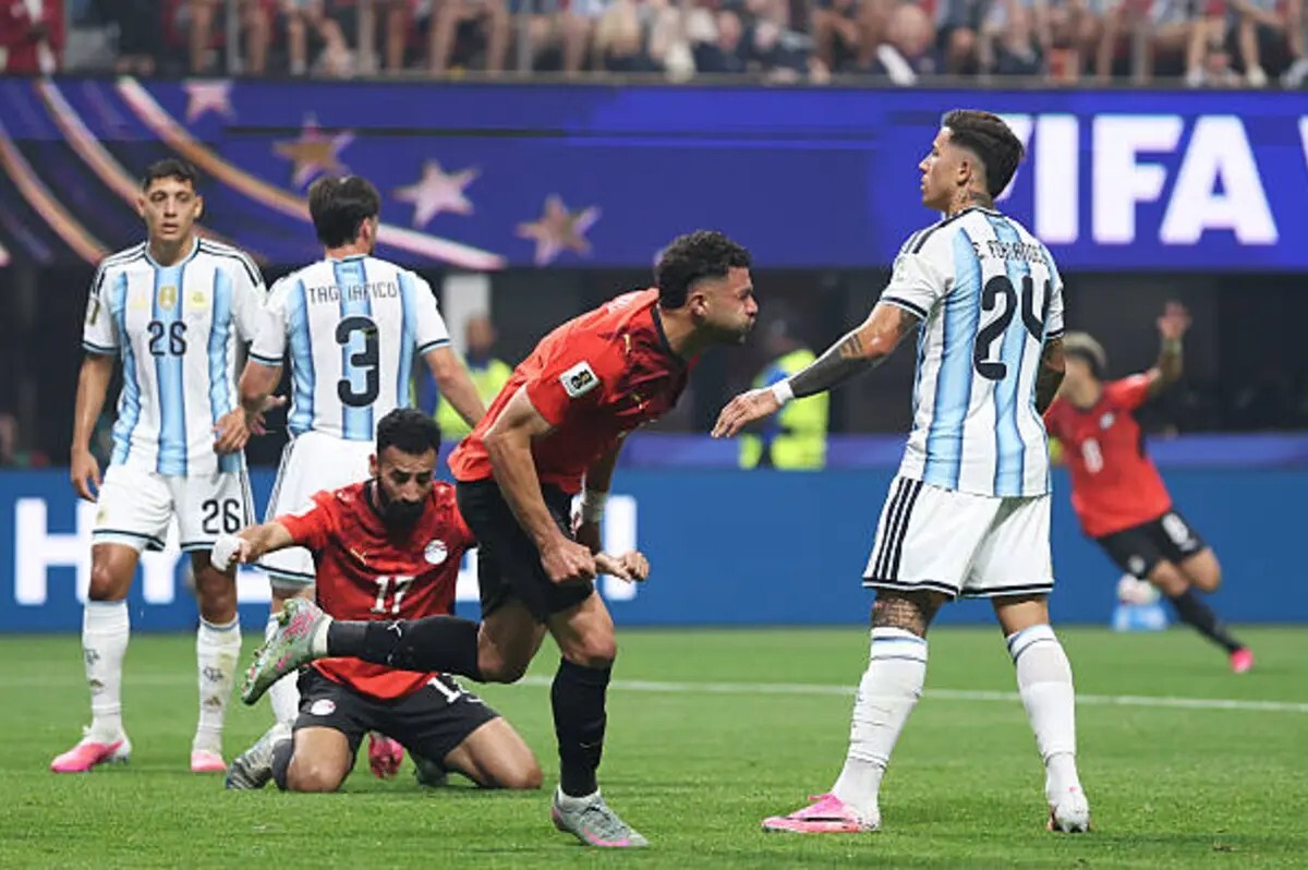صورة مميزة: وفاة مصريين بعد خسارة منتخب مصر أمام الأرجنتين