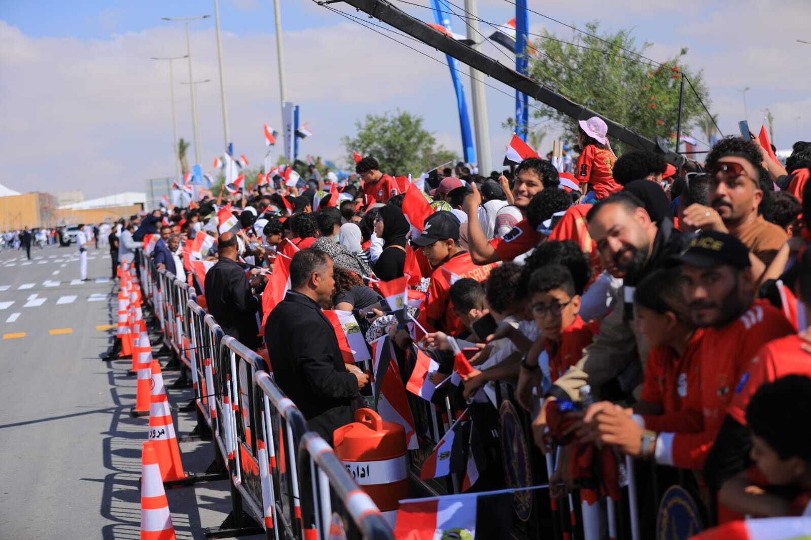 صورة مميزة: آلاف المصريين في استقبال منتخب بلادهم.. وأعلام فلسطين ترفرف (بث مباشر)