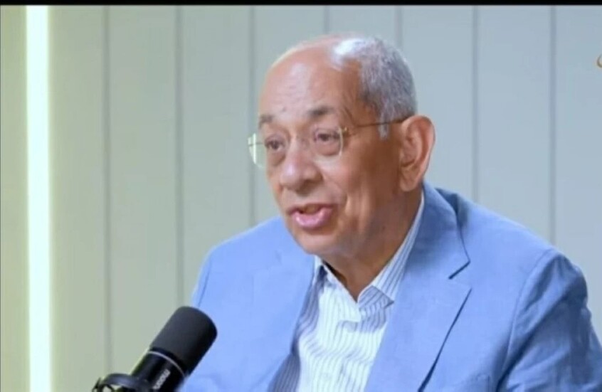 علاء مبارك يهاجم تصريحات وزير المالية الأسبق عن دعم البنزين