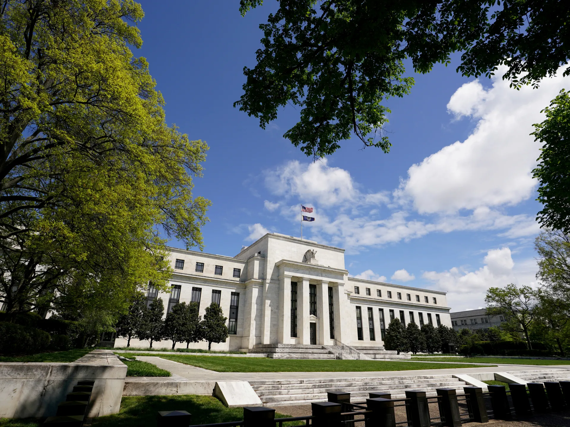 BONDS FED jpg