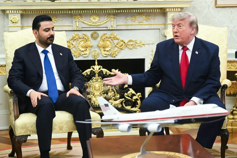 الرئيس الأمريكي دونالد ترامب يلتقي برئيس الوزراء العراقي علي الزيدي (يسار) في المكتب البيضاوي بالبيت الأبيض في واشنطن العاصمة، في 14 يوليو، 2026. (تصوير SAUL LOEB / AFP)